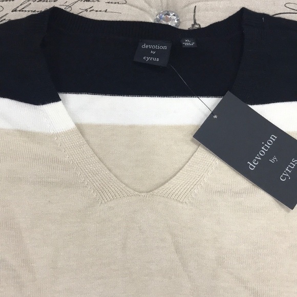 🎁Devotion by Cyrus Women's Sweater - Picture 4 of 7